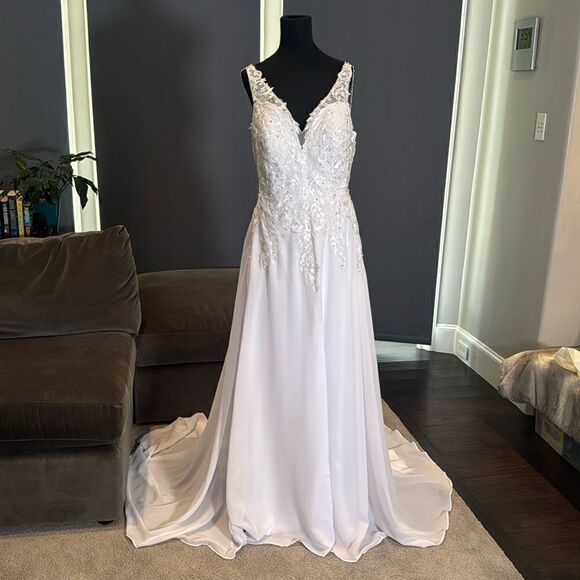 bead sequin dress Chic White V-Neck Spaghetti Strap Beaded Ball Gown Sleeveless Cathedra –  misshow.com